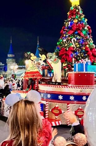 Disney Christmas Party Parade