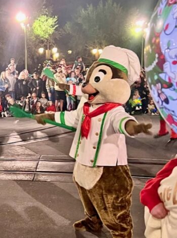 Mickey's Once Upon a Christmas Parade