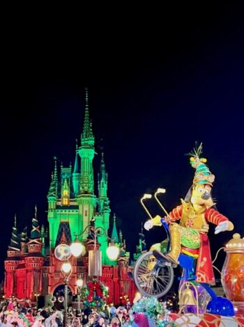 Goofy at the Disney Christmas Parade